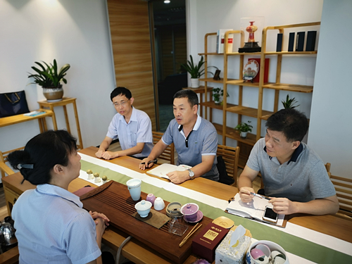 7月26日局党组成员，副局长崔永贵到开元公证初进行“不忘初心 牢记使命”主题教育工作调研 (1)_副本.jpg